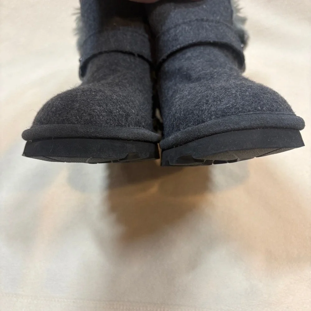 NWOT Bearpaw Womens Sz 7 Charcoal Gray‎ Wool Faux Fur Trim Buckle Ankle Boots